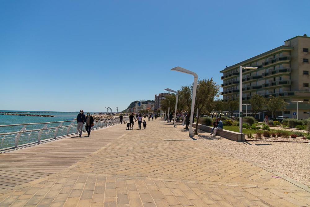 Zara D'Amare A Pesaro 10 Metri Dalla Spiaggia By Yohome Εξωτερικό φωτογραφία