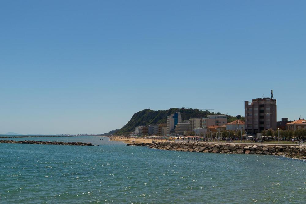 Zara D'Amare A Pesaro 10 Metri Dalla Spiaggia By Yohome Εξωτερικό φωτογραφία